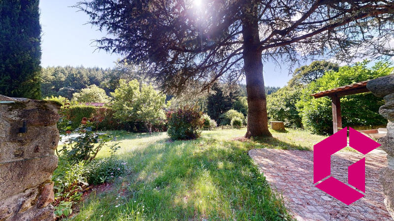 Maison - 270 m² - 8 pièces