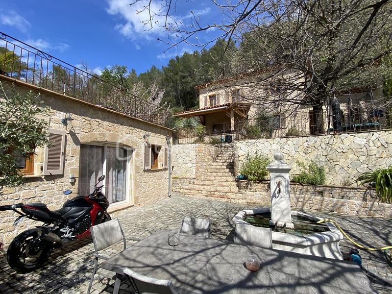 Demeure - 272 m² - 10 pièces