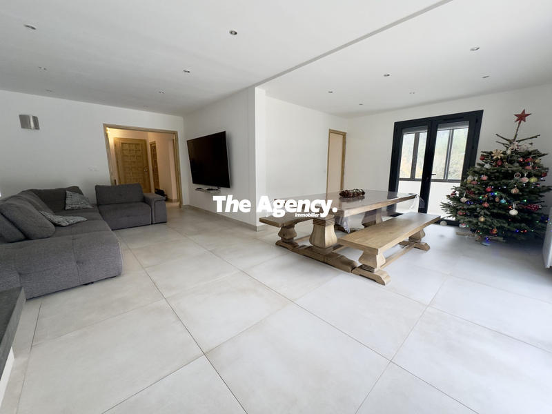 Villa - 203 m² - 9 pièces