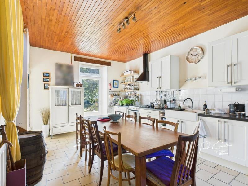 Maison - 257 m² - 10 pièces