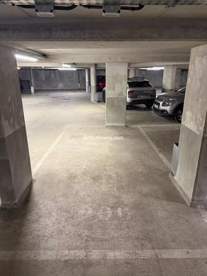 Parking / Garage