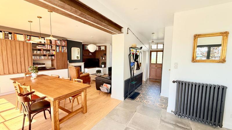 Maison - 209 m² - 9 pièces