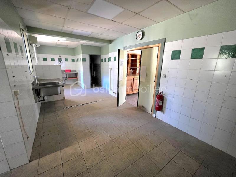 Local commercial - 99 m² - 4 pièces