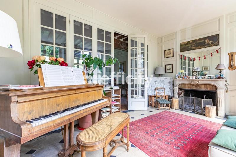 Maison - 463 m² - 12 pièces