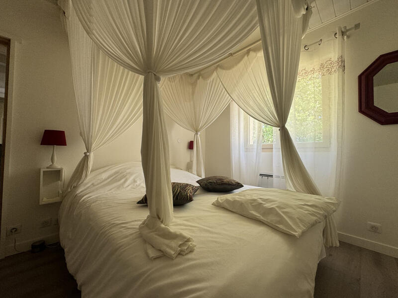 Maison traditionnelle - 240 m² - 8 pièces