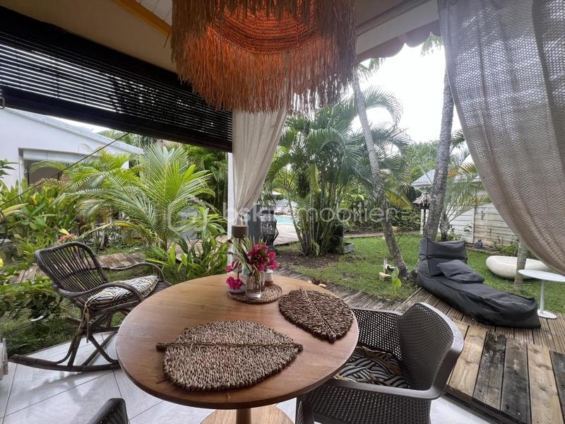 Propriété - 256 m² - 14 pièces