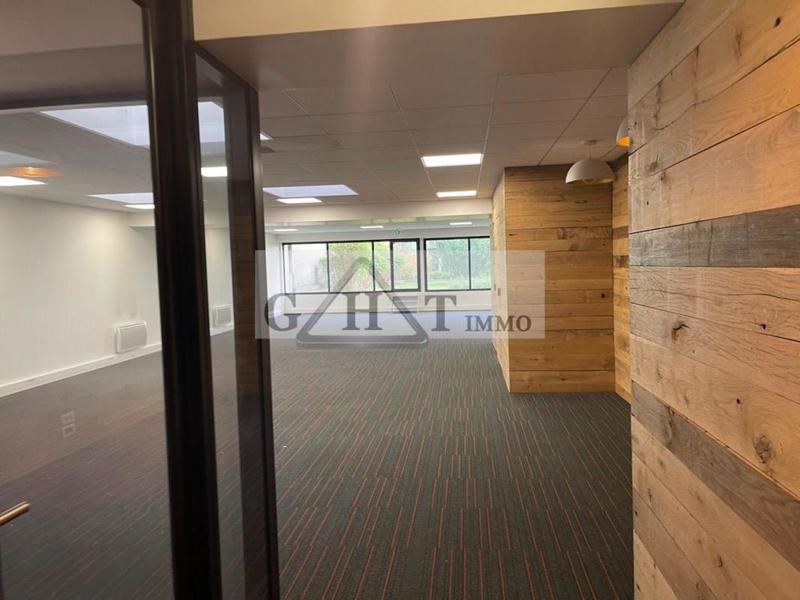 Bureau - 238 m²