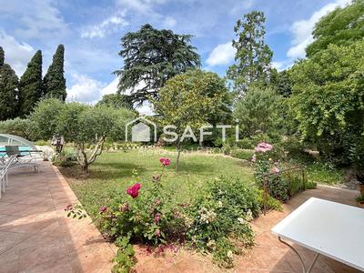 Maison - 209 m² - 6 pièces