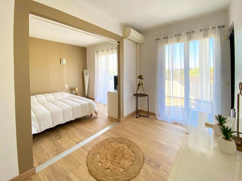 Maison - 335 m² - 8 pièces