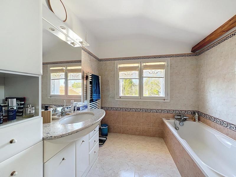 Maison - 180 m² - 6 pièces