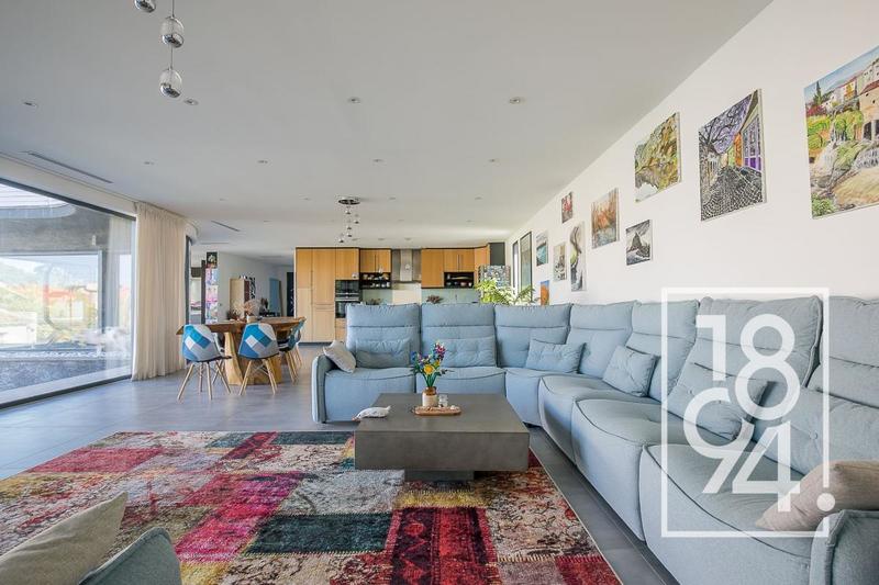 Maison - 270 m² - 5 pièces