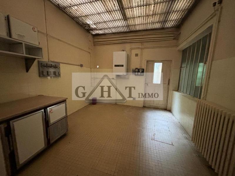 Entrepôt - 1 075 m²