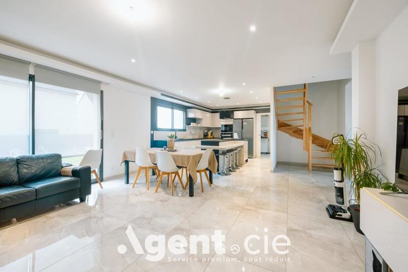 Maison traditionnelle - 150 m² - 7 pièces