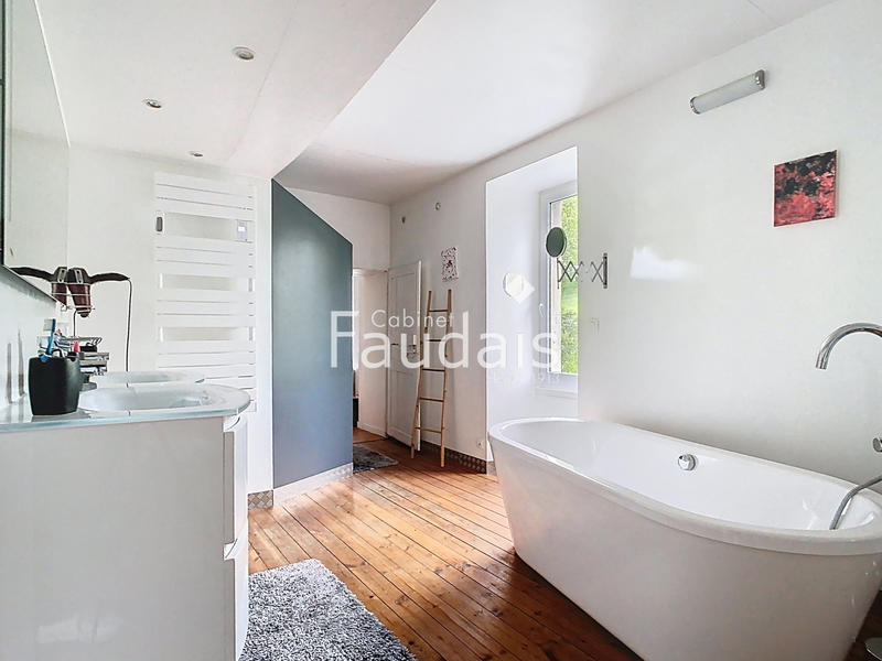 Maison - 282 m² - 7 pièces