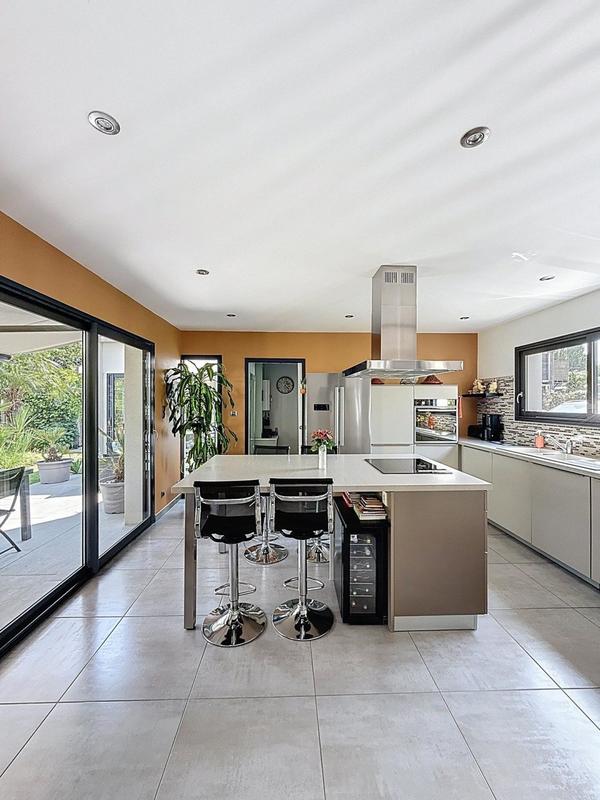 Maison - 144 m² - 8 pièces