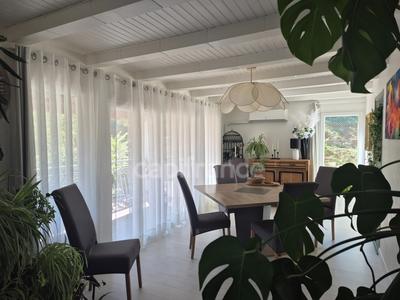 Maison - 104 m² - 4 pièces