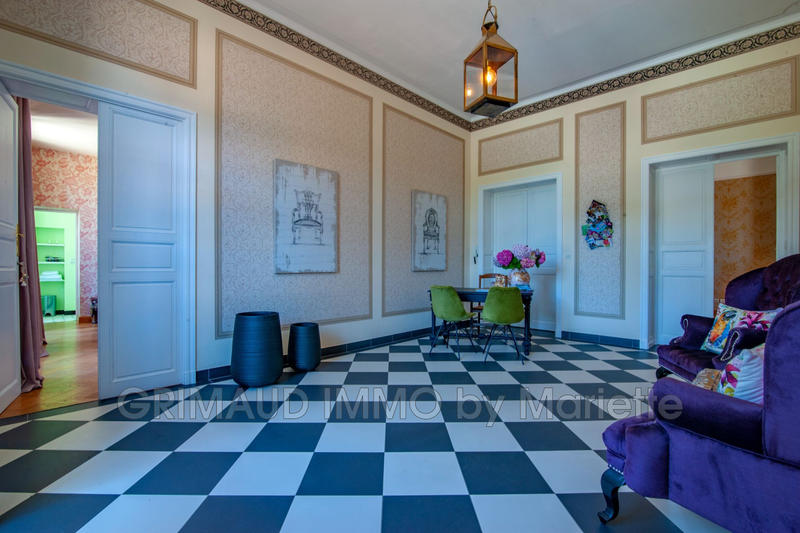 Maison - 740 m² - 17 pièces