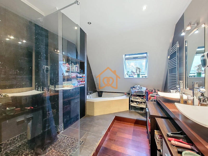 Appartement - 101 m² - 4 pièces