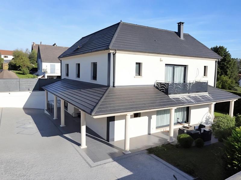 Maison - 310 m² - 9 pièces