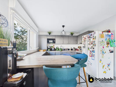 Appartement - 90 m² - 4 pièces