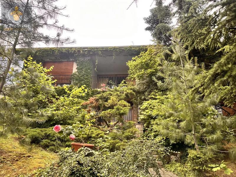 Maison - 300 m² - 8 pièces