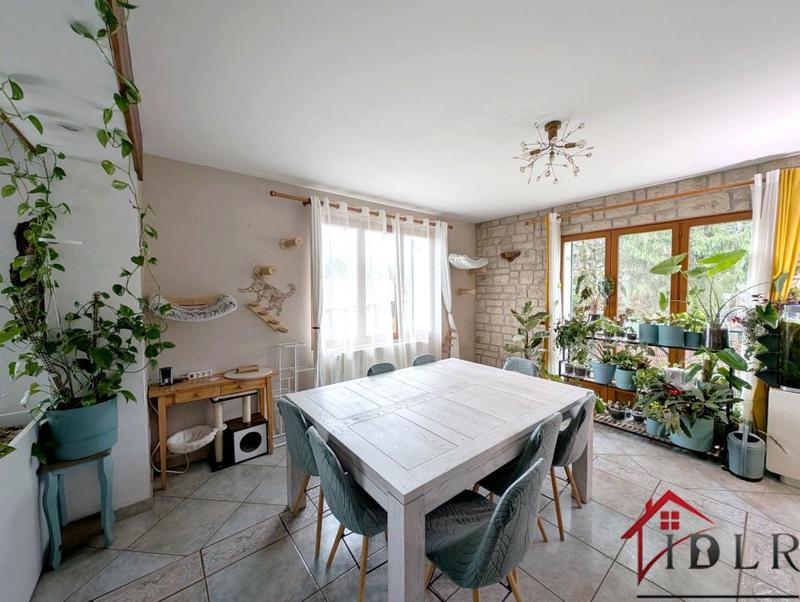 Maison - 290 m² - 9 pièces