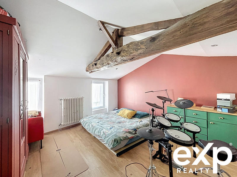 Maison traditionnelle - 116 m² - 8 pièces