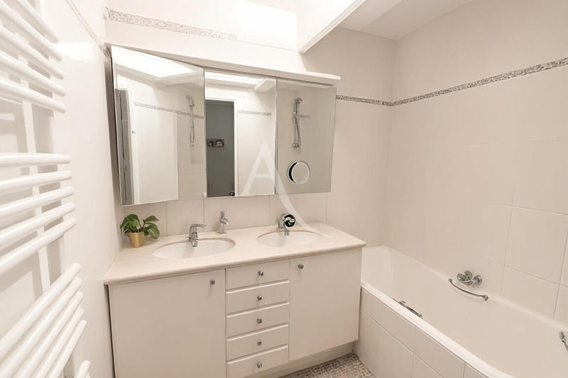 Appartement - 98 m² - 4 pièces