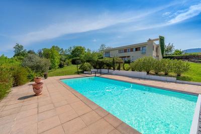 Maison - 216 m² - 7 pièces