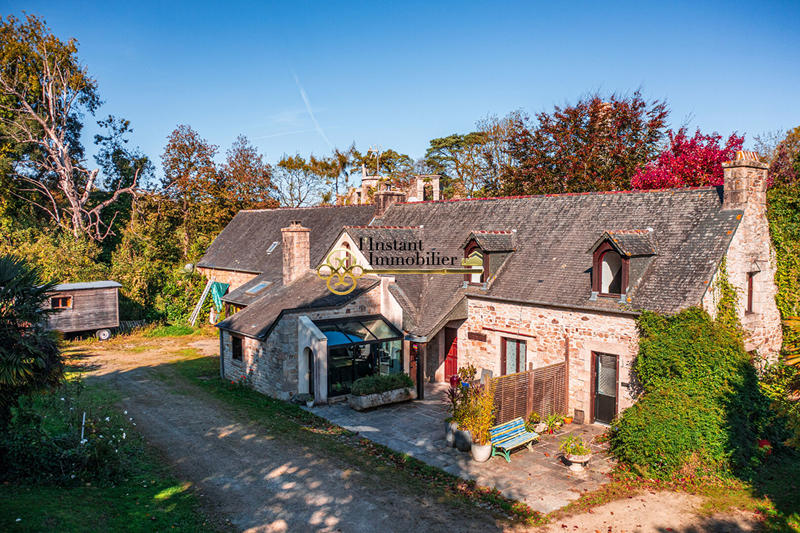 Demeure - 240 m² - 11 pièces