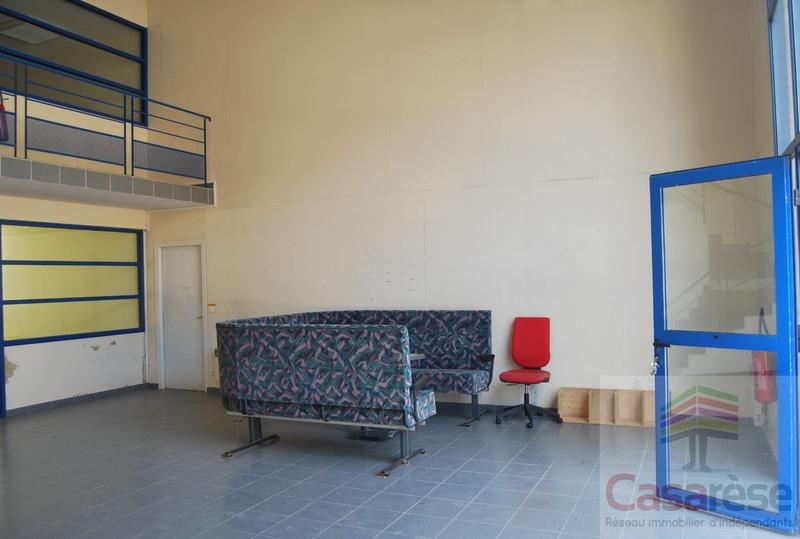 Entrepôt - 935 m² - 6 pièces