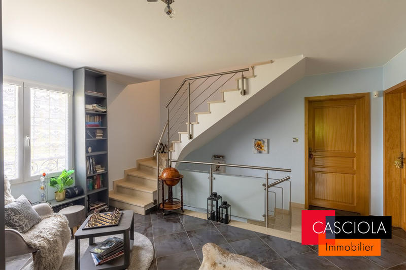 Maison - 212 m² - 9 pièces