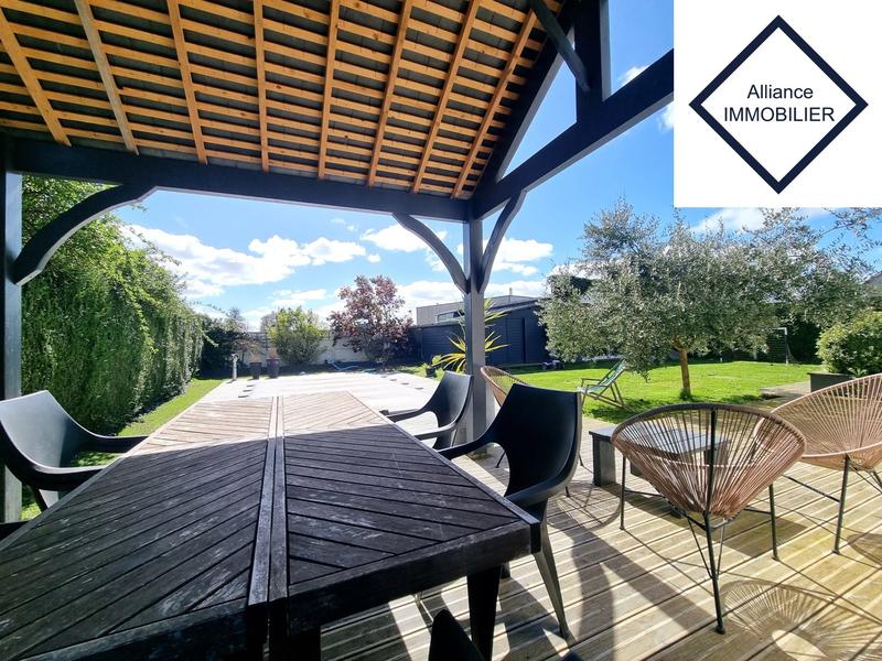 Maison - 177 m² - 7 pièces