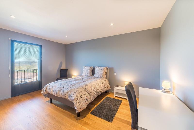 Maison - 220 m² - 6 pièces