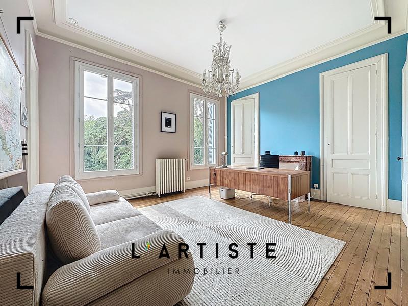 Maison - 353 m² - 11 pièces