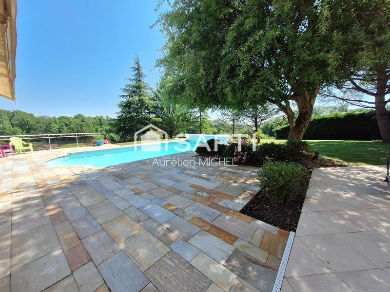 Maison - 258 m² - 7 pièces