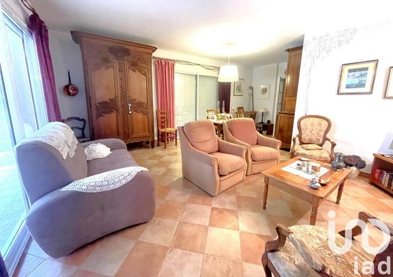 Maison - 221 m² - 6 pièces