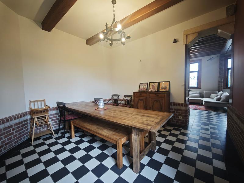 Maison - 232 m² - 7 pièces