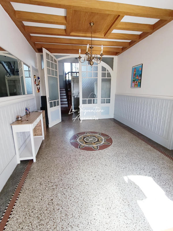 Maison - 217 m² - 7 pièces