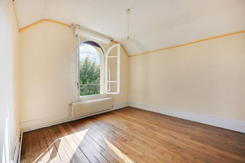 Maison - 220 m² - 8 pièces