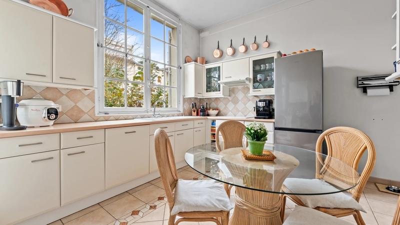 Maison - 330 m² - 9 pièces