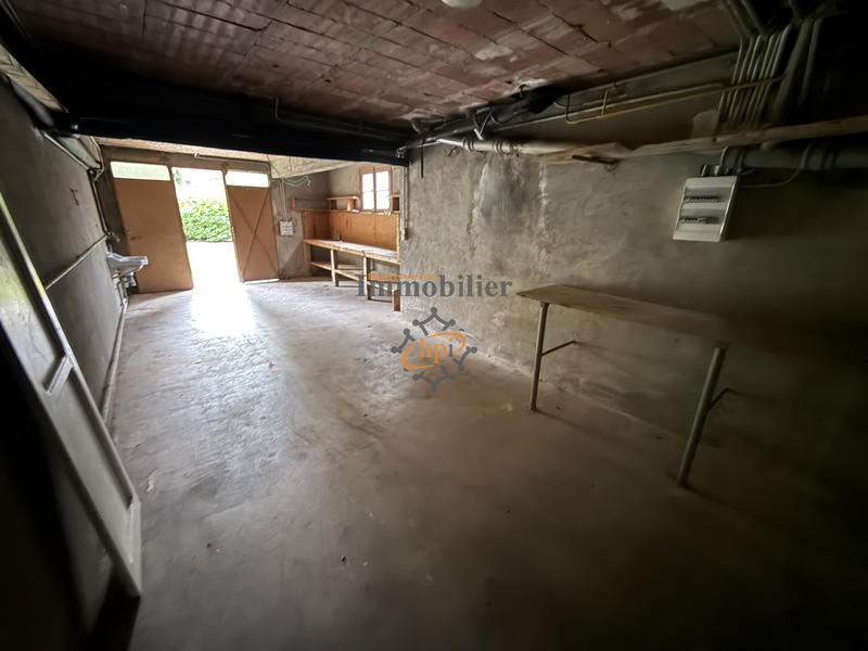 Maison - 230 m² - 8 pièces