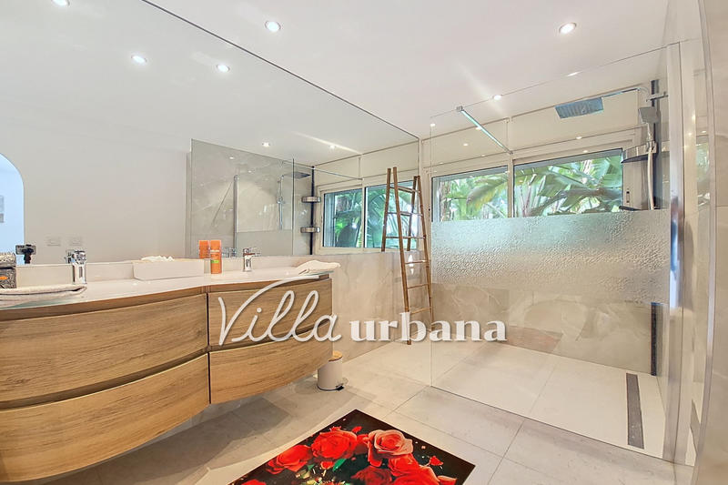 Maison - 218 m² - 6 pièces