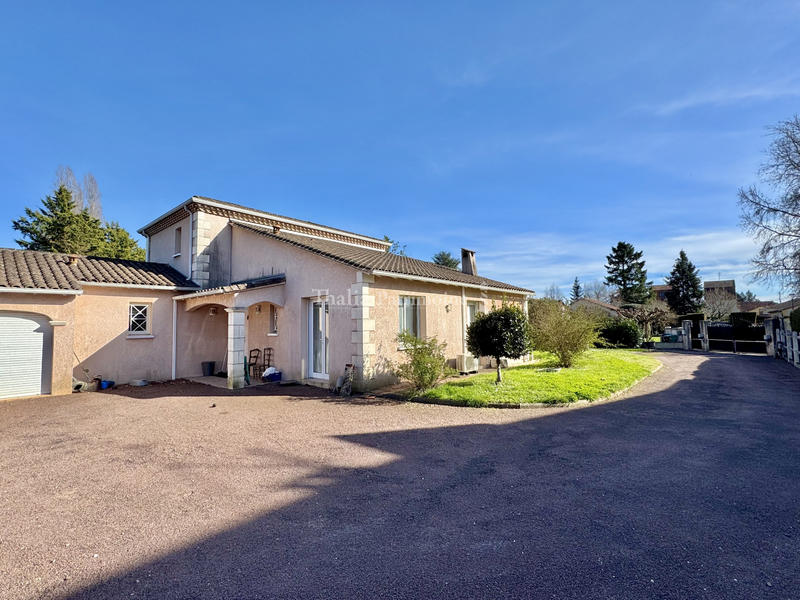 Maison - 235 m² - 7 pièces