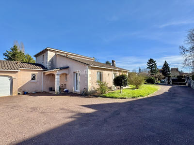 Maison - 235 m² - 7 pièces