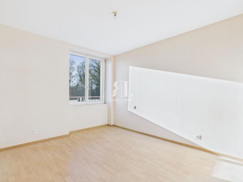 Immeuble - 335 m² - 14 pièces