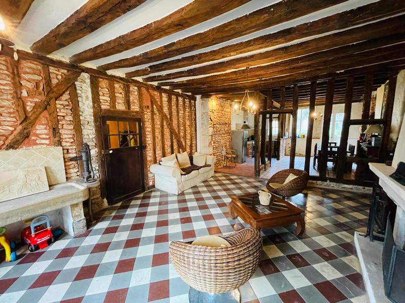 Maison - 305 m² - 12 pièces