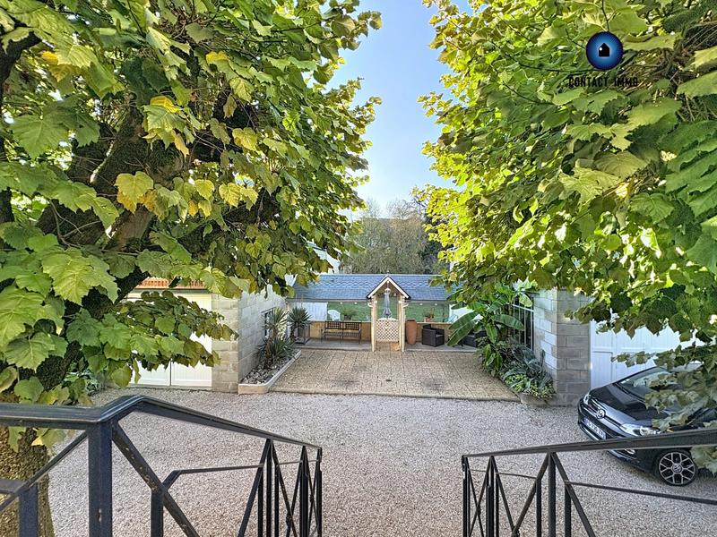 Maison - 224 m² - 8 pièces