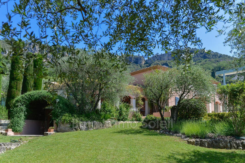 Maison - 305 m² - 7 pièces