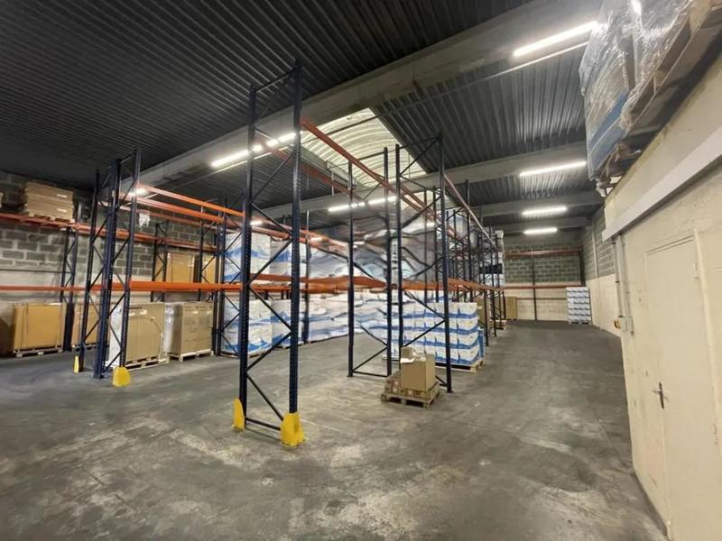 Local d'activité / Entrepôt - 530 m²